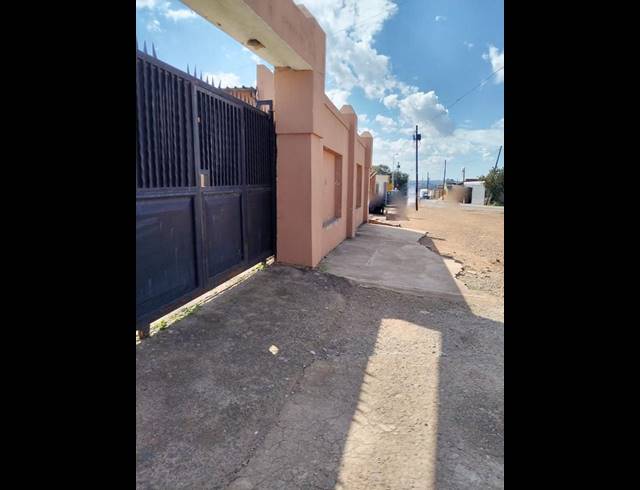 2 BEDROOM HOUSE FOR SALE IN JABAVU